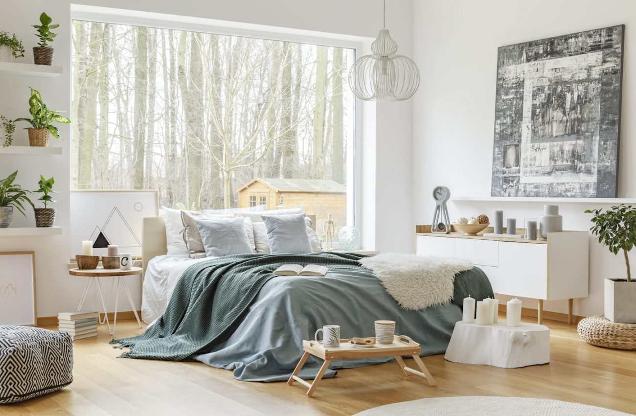 green-and-blue-bedroom-interior-DX4CY8T